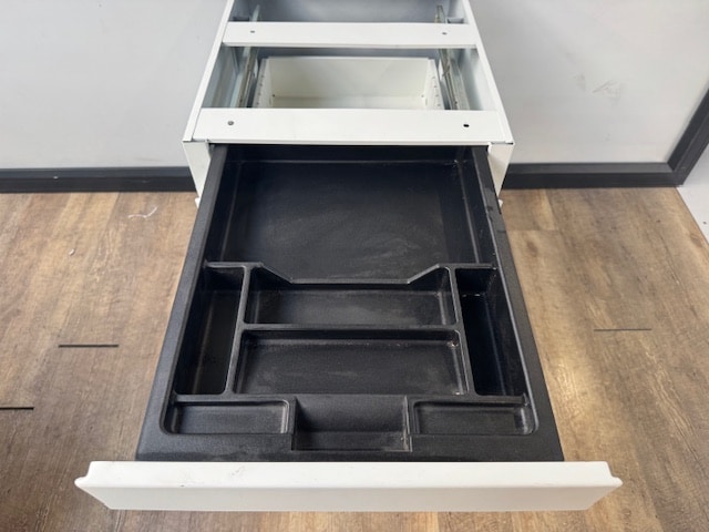 T- line Hoekbureau + standcontainer dossierlade