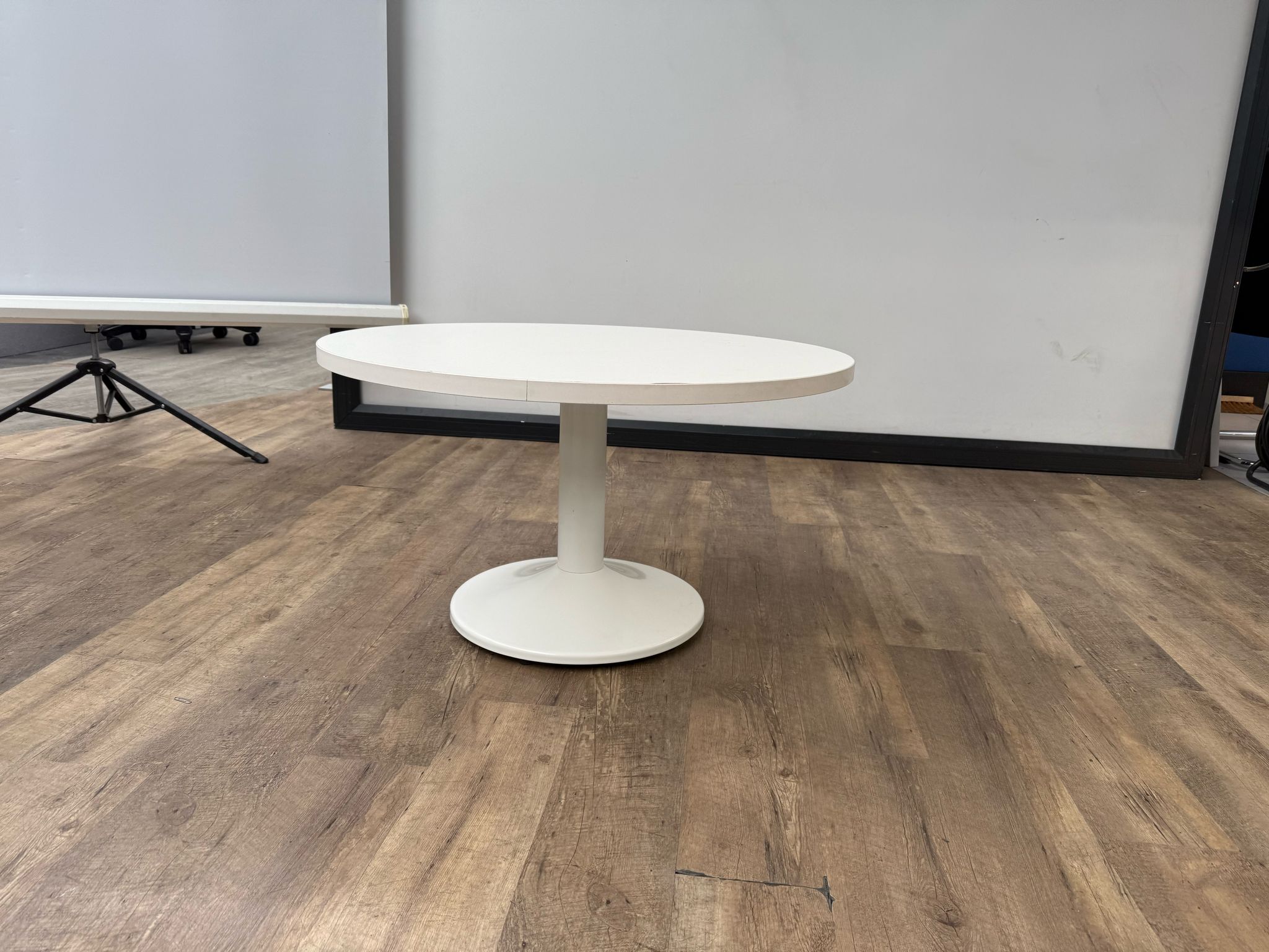 Witte bijzettafel (80)