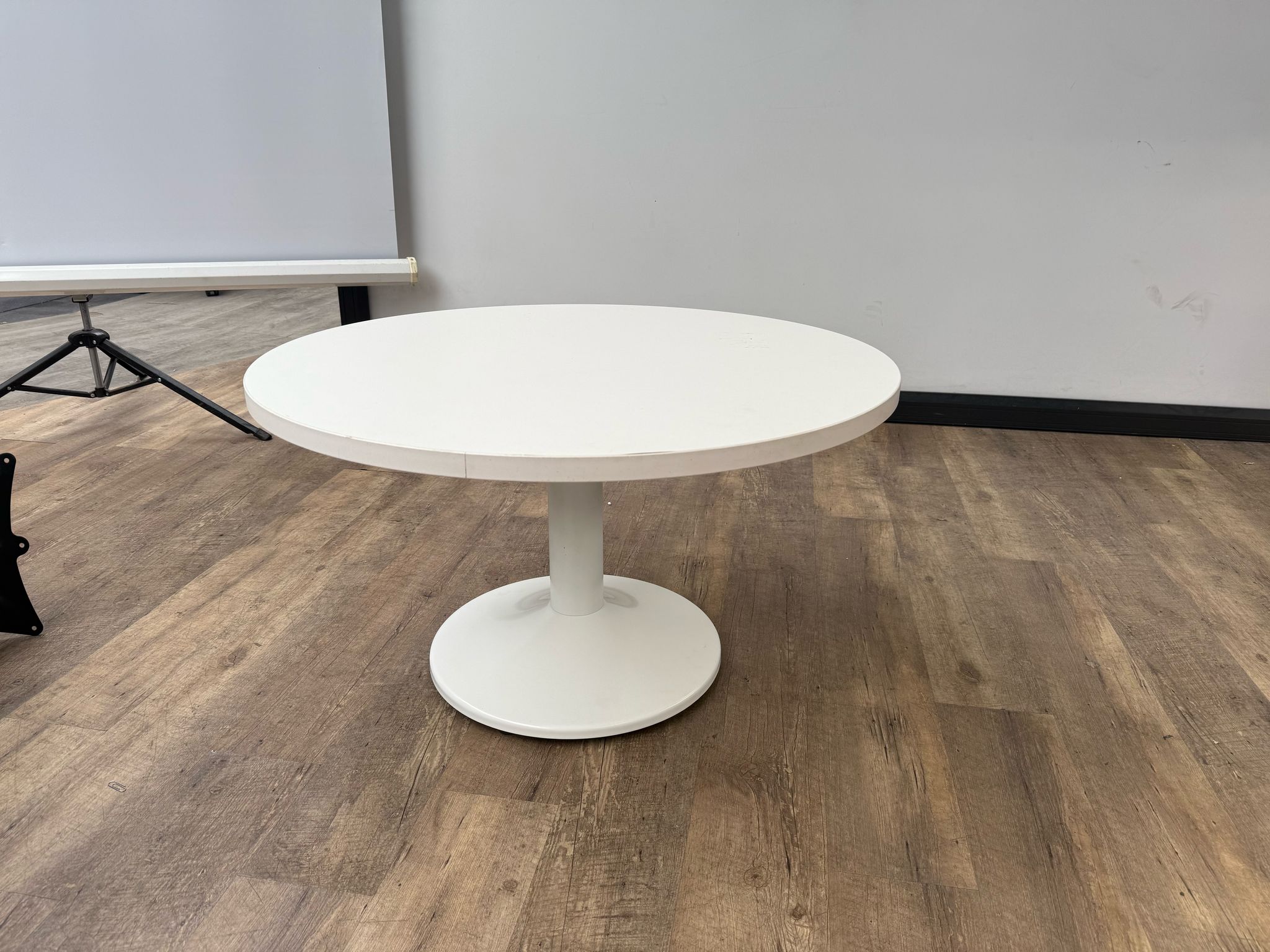 Witte bijzettafel (80)