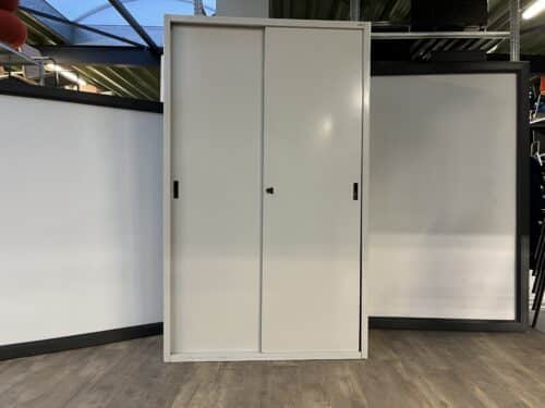 Metalen hoge schuifdeurkast (licht grijs)